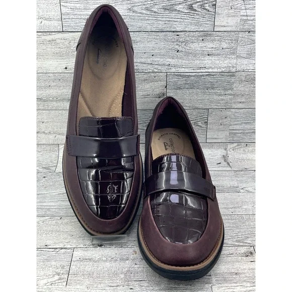 Clarks Collection Women Burgundy Leather Croc Embossed Wedge Loafers Size 8 M - Picture 1 of 10